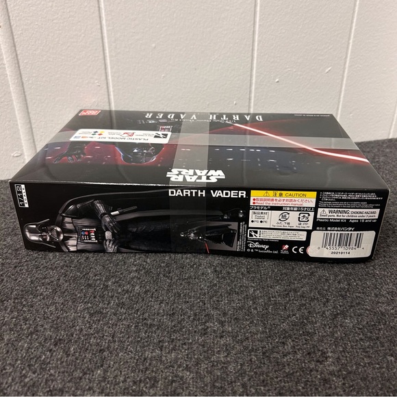 Bandai Star Wars Darth Vader 1/12 Scale Model Kit - Picture 5 of 10